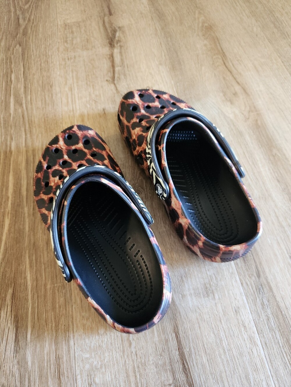 Crocs Black & Brown Animal Remix Print Classic Clogs Women's Size 7 - Picture 6 of 7
